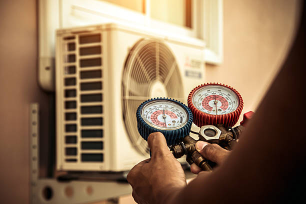 Professional Hvac technician working in Piasa, IL
